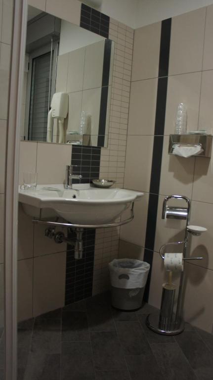 Hotel Le Sorgenti Popoli Luaran gambar